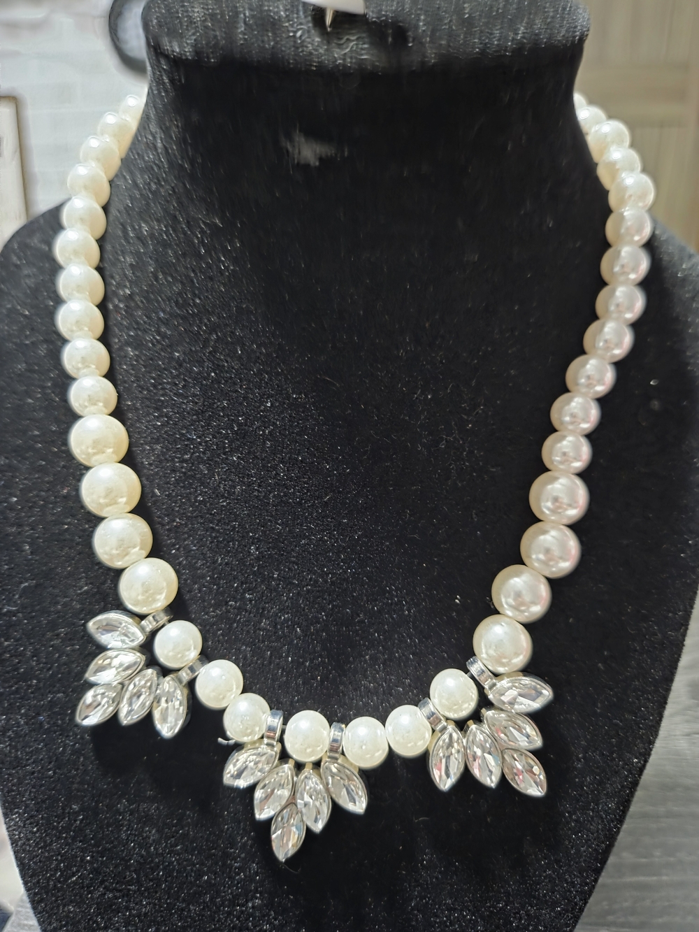 254# paparazzi Ivory Pearl and Silver Crystal Statement Necklace